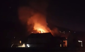 Gorjela porodična kuća u Ilijašu: Vatrogasci uspjeli obuzdati požar