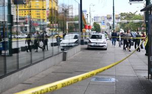 Pokušaj pljačke u SCC-u u Sarajevu: Automobilom pokušali provaliti kroz glavni ulaz