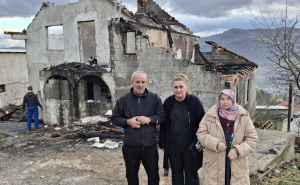 Po drugi put ostali bez doma: Pomozi.ba pokrenuo apel za izgradnju kuće porodici Mujić