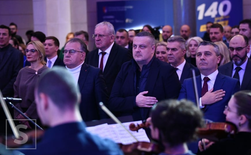 Nekima za 27 KM, ali ne političarima u FBiH: Plate Bradari, Nikšiću i ministrima više za 500 KM