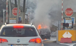 Gori automobil na autoputu u blizini Sarajeva: Policija na terenu, saboraćaj se odvija usporeno