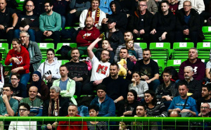 Veliki humani gest navijača KK Bosna: Bacali plišane igračke prema parketu na početku utakmice