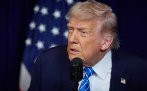 Trump objavio prvu fotografiju Madura nakon hapšenja: Prebacuju ga u New York