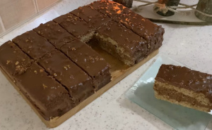 Brzi i kremasti kolač za samo 10 minuta: Topi se u ustima i nestaje u trenu