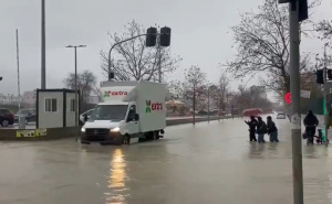 Poplave u Albaniji: Nivo vode na ulicama doseže i do 50 centimetara, počela evakuacija