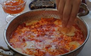 Jaja na turski način bolja su od klasičnog omleta: Zdrav i brz doručak bogatog okusa