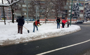 U Općini Novo Sarajevo počelo raditi 10 novih radnika angažovanih na čišćenju snijega