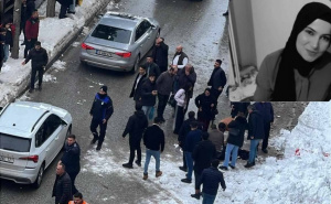 Uzemirujući snimak | Snijeg pao s krova zgrade i usmrtio 21-godišnju Ajšu: Kamere sve snimile