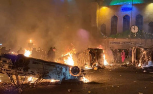 Zapaljena jedna od najvećih džamija u Iranu: Protesti eskalirali, stiglo upozorenje iz SAD-a