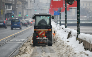 Sarajevo pod snijegom: Danas se čiste i trotoari uz Miljacku
