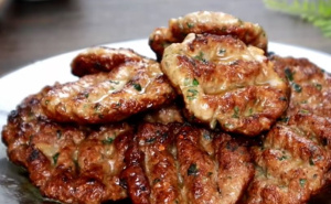 Sočne faširane šnicle na turski način: Recept bez jaja i prezle