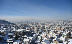 Zrak i dalje nezdrav u Sarajevu: Vrijeme sunčano, a pojedine dijelove grada prekrio smog