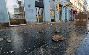 Građani, oprez: Obrušila se fasada u Ferhadiji, jednoj od glavnih sarajevskih ulica