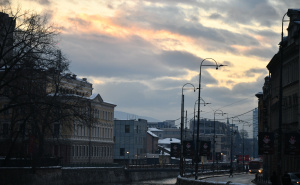 Sarajevo pod zlatnim sjajem zalaska sunca: Snijeg polako nestaje