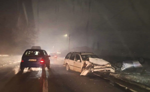 Teška nesreća na M-5 kod Travnika: Tri osobe povrijeđene, automobil završio na krovu