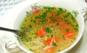 Klasik koji nikad ne razočara: Recept za fantastičnu kokošju supu