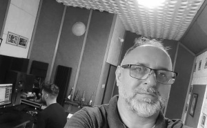 Preminuo Eniz Gabeljić, muzičar čiji je bend nosio ime i duh Srebrenice