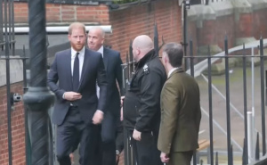 Princ Harry se drugi dan suočava s medijima na britanskom sudu u slučaju hakovanja