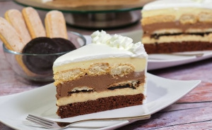 Recept naših nana i baka za Bingo tortu: Puna je fila, kremasta i ima tri vrste keksa