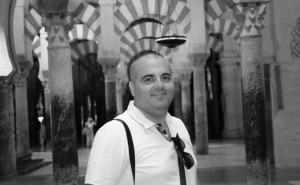 Preminuo Adi Stambol, suprug bh. dizajnerice Belme Tvico