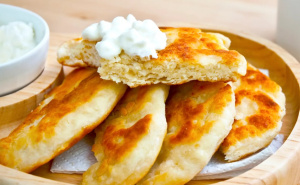 Recept za punjeni langoš, nestaje s tanjira za nekoliko minuta: Hrskav izvana, mekan iznutra