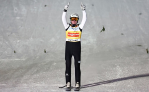 Niko mu nije ravan: Domen Prevc nadmoćno osvojio naslov svjetskog prvaka u skijaškim skokovima