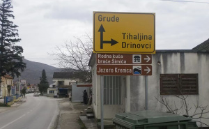 Lijepa priča iz BiH: Mali heroji spriječlili tragediju, petero dječaka spasili muškarca iz jame