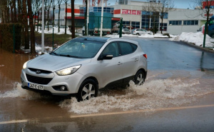 Poplave u BiH | Nakon Otesa i Rajlovac pod vodom: Vozači i građani se bore sa bujicama na kolovozu