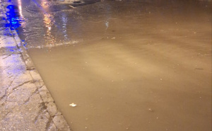 Upozorenje od poplava i dalje na snazi u tri kantona: Izlila se rijeka Unac, zatvorena cesta