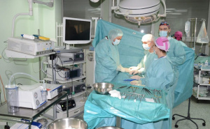 Otac sinu donirao organ i spasio život: U UKC Tuzla urađena trasplantacija bubrega