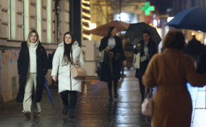 Lijepa kišna noć u Sarajevu: Unatoč vremenu, ulice puna života