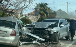 Teška nesreća kod Mostara: Učestvovala dva vozila, saobraćaj obustavljen