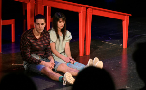 Hit predstava "Uhvati zeca" na sceni NPS: Glumačka ekipa i priče koje osvajaju