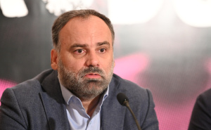 Dino Mustafić: Trač kao moralna bolest i njegova razorna uloga u životu umjetnika