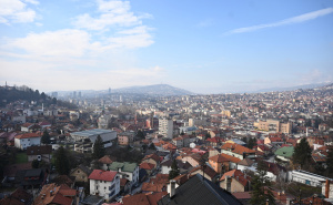 Vremenski rolerkoster u Sarajevu: U jednom dijelu grada kao proljeće, drugi dio se "gubi" u smogu