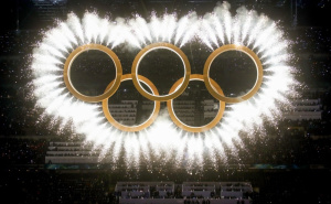 Zagrljaj i poljubac koji su obišli svijet: Ovo je jedan od najljepših trenutaka sa otvaranja ZOI-ja