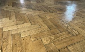 Očistite drvene podove sa lakoćom: Uobičajeni napitak koji čini čuda