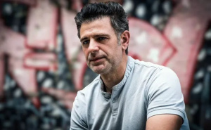 Veliki uspjeh bh. glumca glumca:  Muhamed Hadžović u jednoj od glavnih uloga u seriji Apsolutnih 100