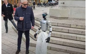 Robot Roby stigao i u Sarajevo: Hvalio ćevape i plesao uz stihove Kemala Montena
