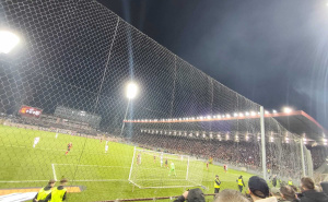 Pakleno na Bilinom Polju: Bakljada navijača izazvala kraći prekid susreta između Čelika i Sarajeva