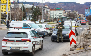 Građani pješače: Policija zatvorila saobraćajnicu od Marijin Dvora prema Pofalićima i obrnuto
