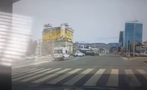 Uznemirujući snimak: Objavljen trenutak kada tramvaj iskače iz šina kod Zemaljskog muzeja