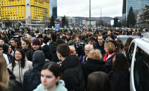 Posljednji oproštaj: Građani se okupili kod Zemaljskog muzeja u čast stradalog mladića (23)