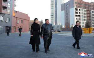 Kim Jong Un izgradio kuće za porodice vojnika poginulih u Ukrajini: Nasljednica tješila ožalošćene