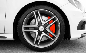 Jeste li se ikada zapitali: Zašto točkovi određenih automobila imaju četiri šarafa, a drugi pet?