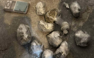 U pretresima u Kladnju oduzeto oružje i droga