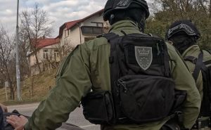 Uhapšena dva mladića (20) zbog razbojništva na benzinskoj pumpi: Radniku prijetili drvenom palicom