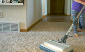 Sastojke imate u kući: Jednostavan trik za svjež tepih bez dubinskog pranja i hemikalija