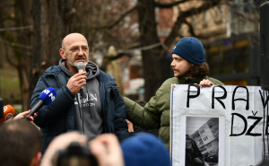 Otac preminule Džejle Drapić se obratio na protestu:  Svu ovu djecu ubio je sistem