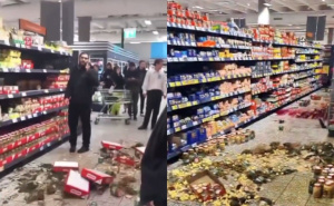 Ušao u poznati trgovački centar i počeo bacati proizvode sa polica